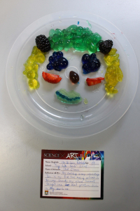 製作魚子醬分子料理會利用到「球化技術」(spherification),首先將果汁混入海藻酸鈉又稱海藻膠 (是由海帶中提取的天然多糖碳水化合物),再將之滴入氯化鈣或乳酸鈣。當中鈣離子取代海藻酸鈉的鈉離子,形成一層薄膜包圍著果汁的凝膠,這樣便能將果汁化為幾可亂真的魚子醬。